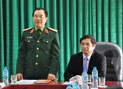 Phó Chủ nhiệm Tổng Cục Chính trị QĐND Việt Nam Mai Quang Phấn thăm và làm việc tại Quảng Ninh