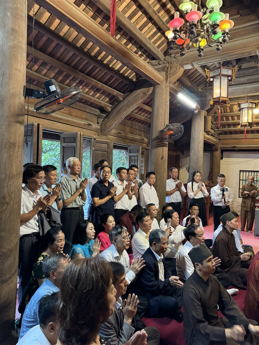 Một số hình ảnh lễ Thần tổ Mai An Tiêm của đoàn dự Đại hội Doanh nhân họ Mai tại huyện Nga Sơn - Thanh Hóa
