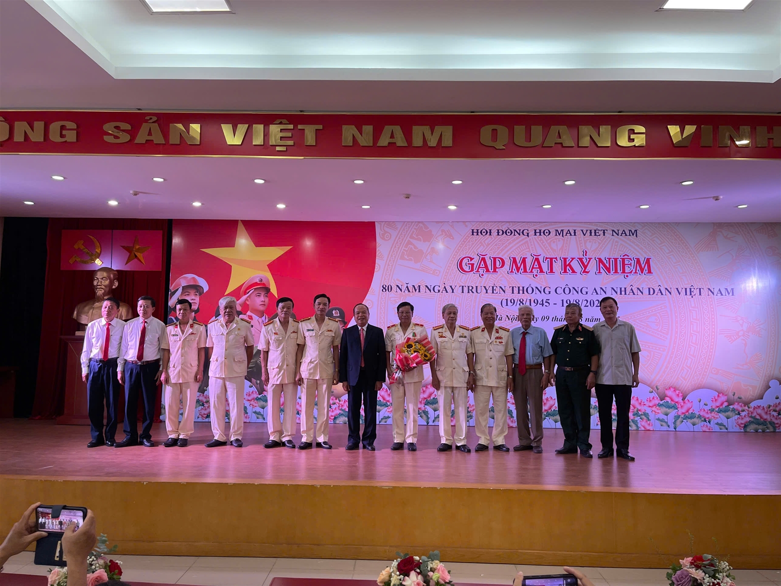 Hội đồng họ Mai Việt Nam tổ chức gặp mặt sĩ quan Công an nhân dân