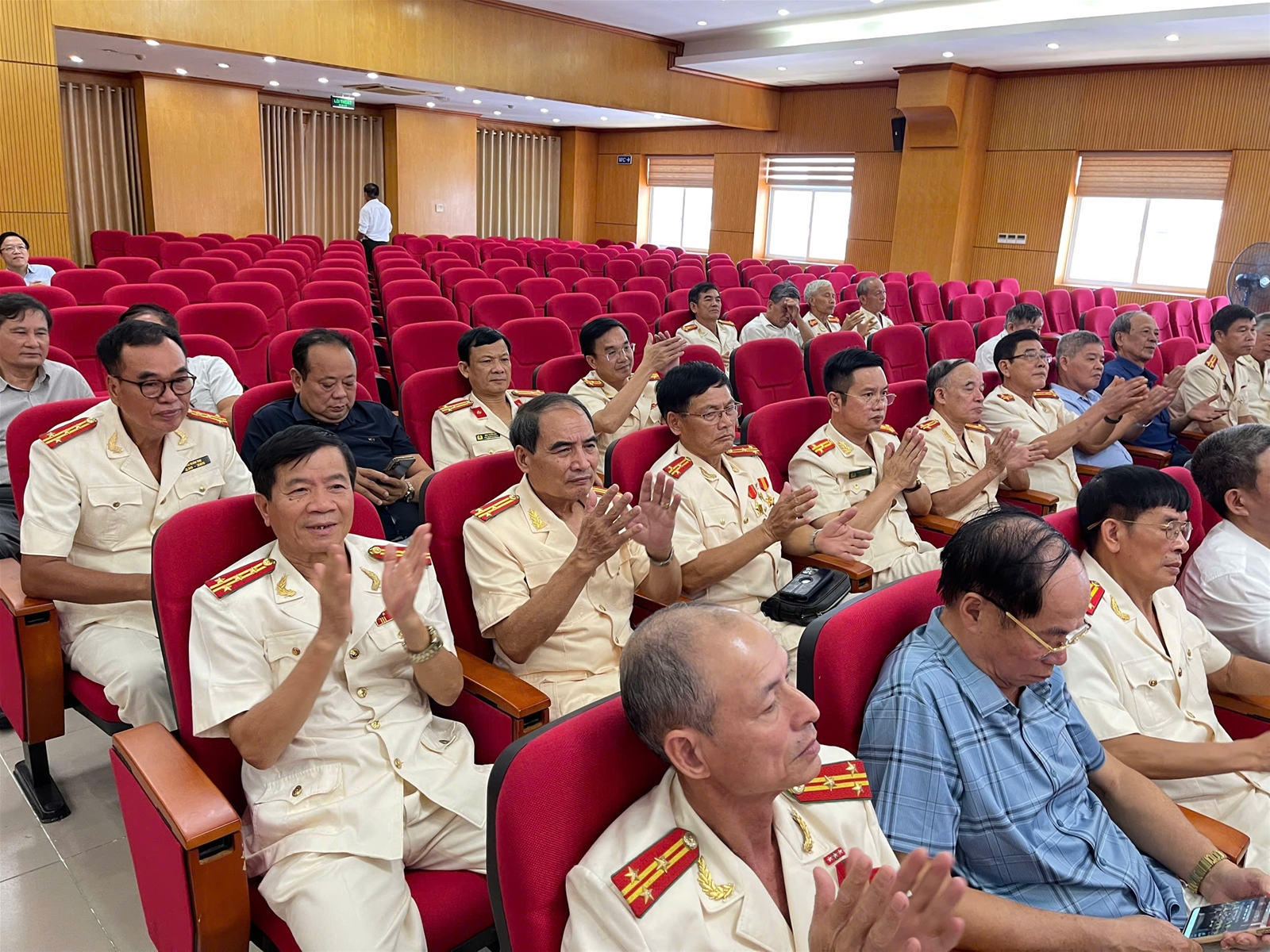 Hội đồng họ Mai Việt Nam tổ chức gặp mặt sĩ quan Công an nhân dân