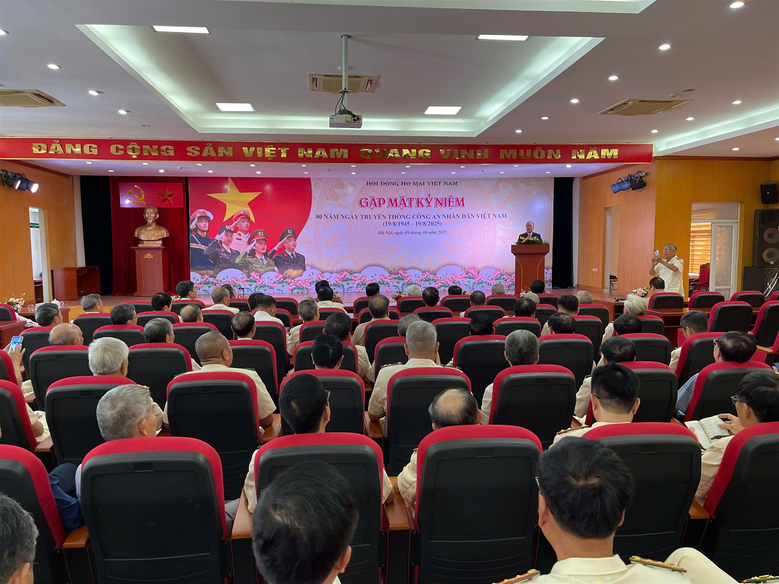 Hội đồng họ Mai Việt Nam tổ chức gặp mặt sĩ quan Công an nhân dân