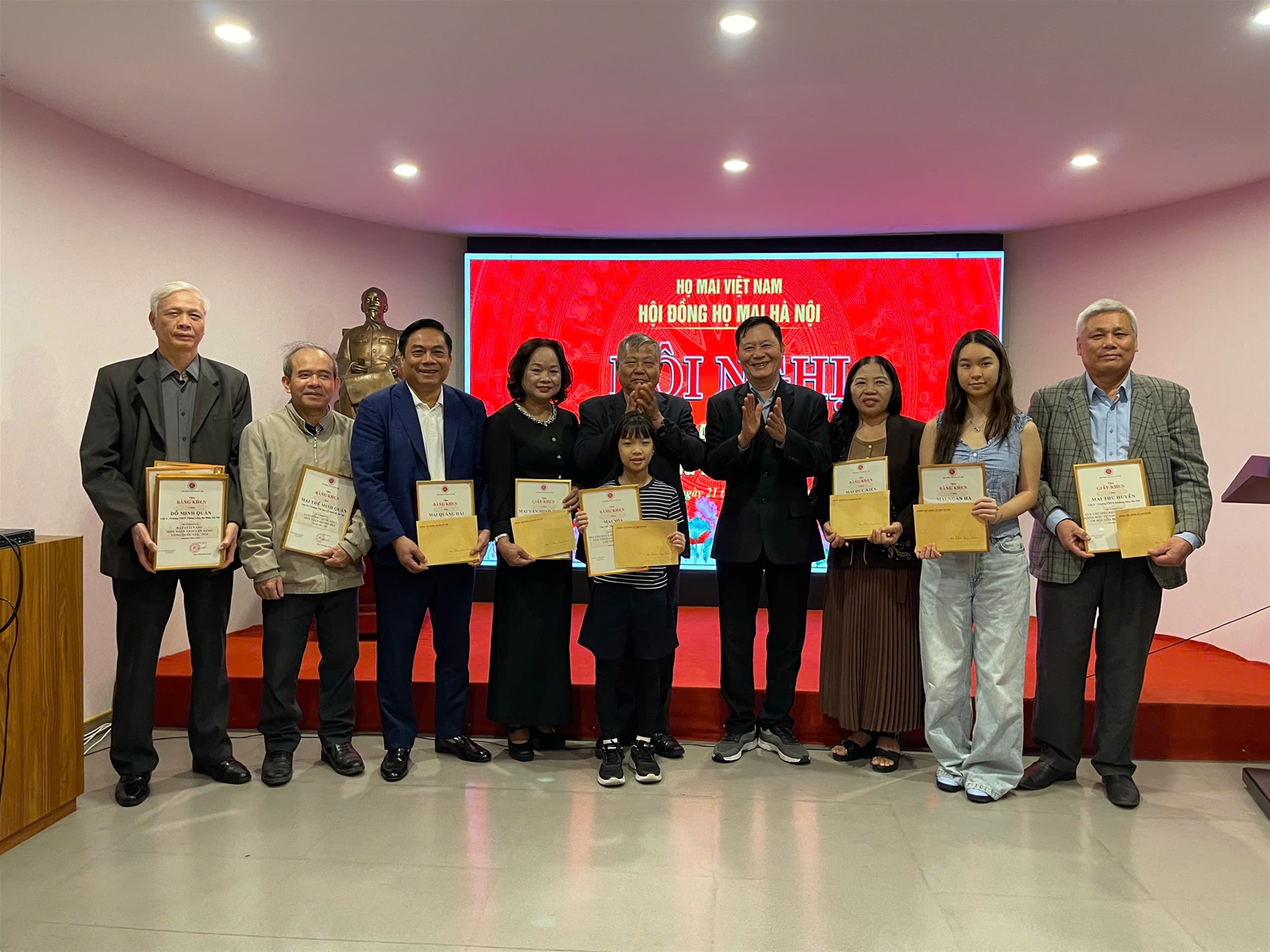 HỌ MAI HÀ NỘI TỔ CHỨC HỘI NGHỊ TỔNG KẾT NĂM 2025: GẮN KẾT DÒNG TỘC, VINH DANH THẾ HỆ TRẺ