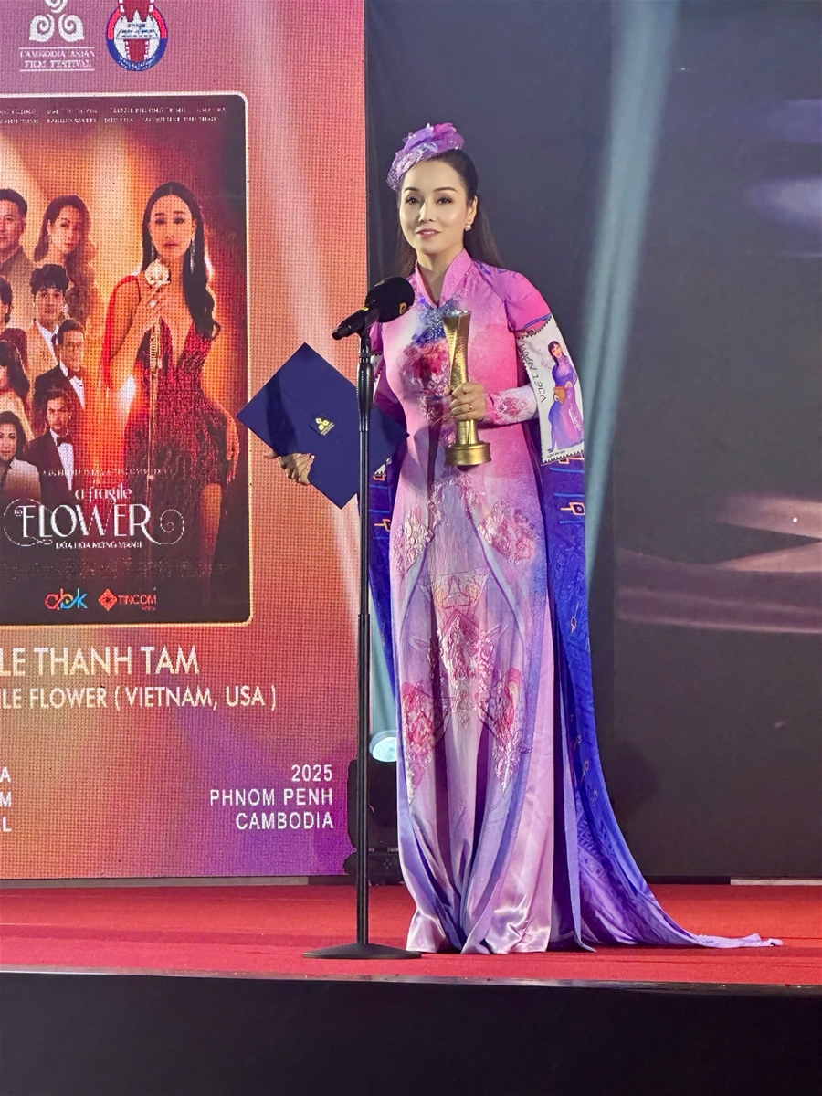 'Đóa hoa mong manh' của Mai Thu Huyền giành giải thưởng tại LHP Campuchia